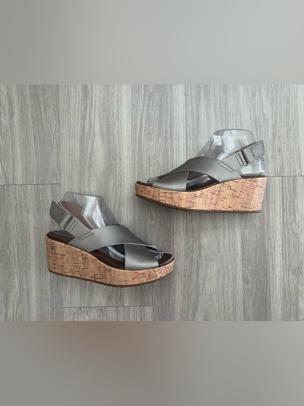 Clarks Collection Cushion Soft Metallic Pewter Cork Wedge Sandals Women’s 6.5M
